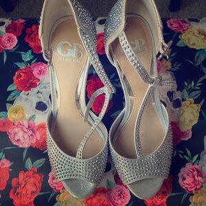 Silver Gianni Bini rhinestone studded heel size 7